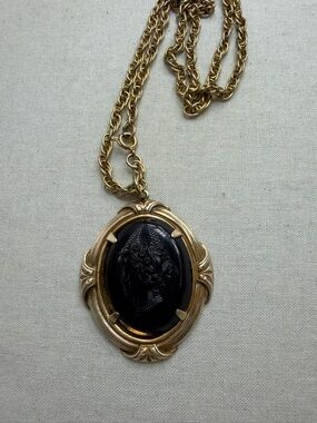 Vintage Left Facing Black Cameo Celluloid Pendant Necklace -